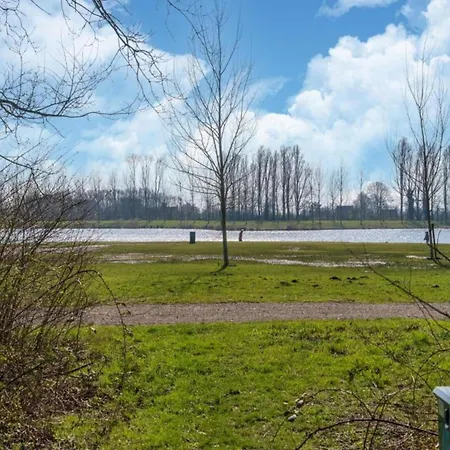 House On The Water With Fishing Platform Hébergement de vacances Simonshaven