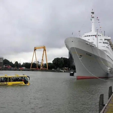 Dom wakacyjny In Zuytland With Private Fishing Jetty